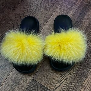 Fur flip flops